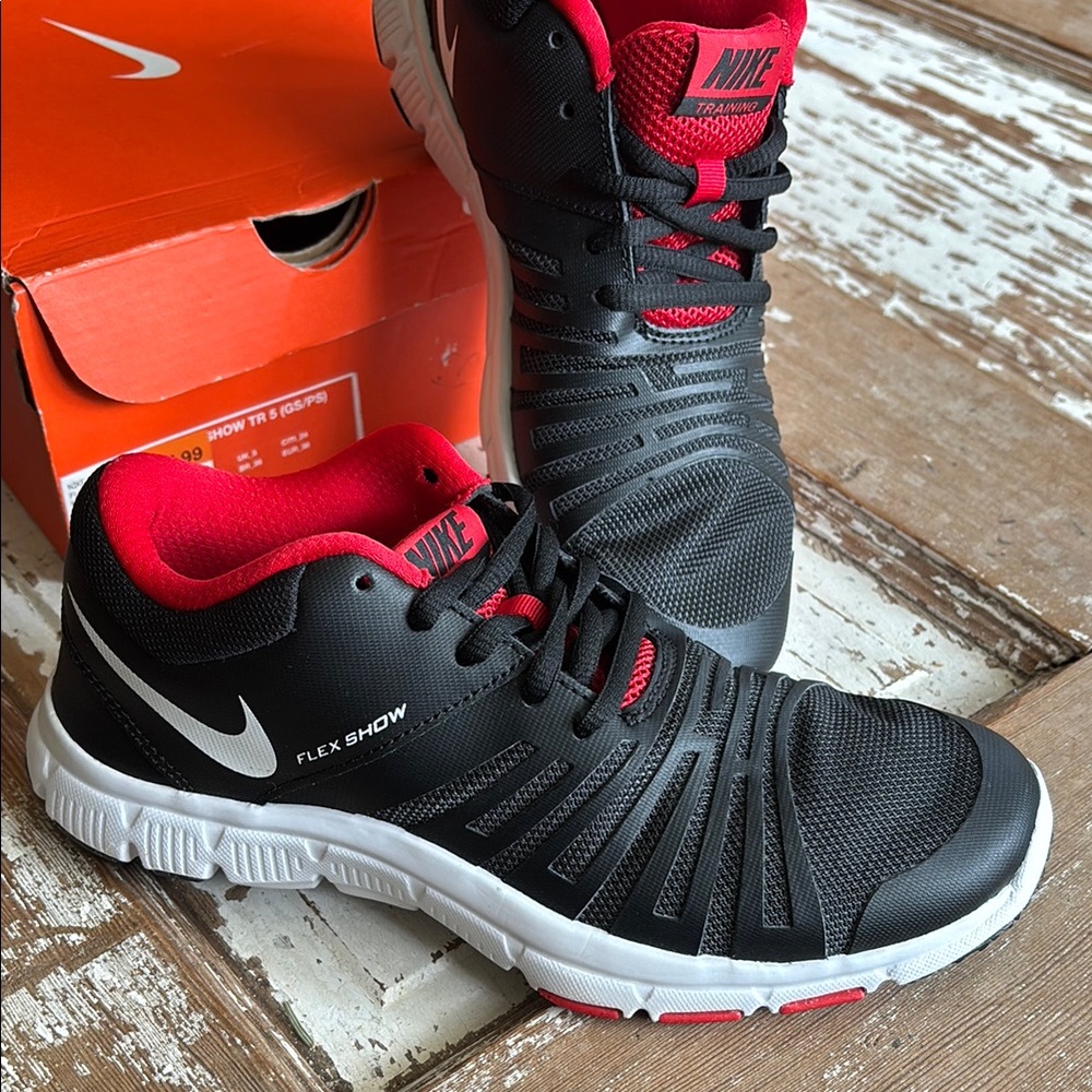 Nike Flex Show Tr 5 (GS/PS) size 5.5